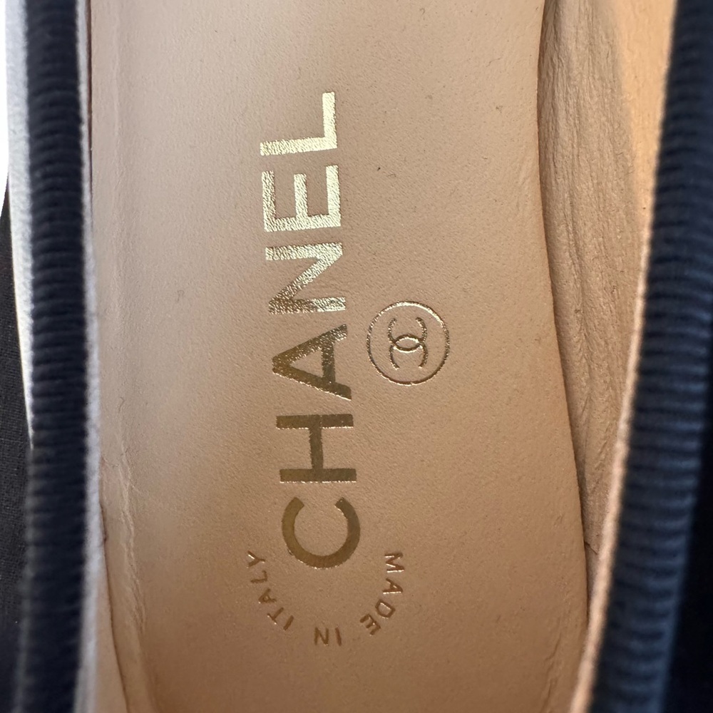 CHANEL Black Leather Ballet Flats with Bow - Picture 9 of 10